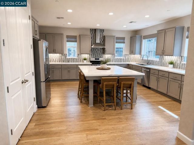 725 Frazier Dr, Oakley, CA 94561