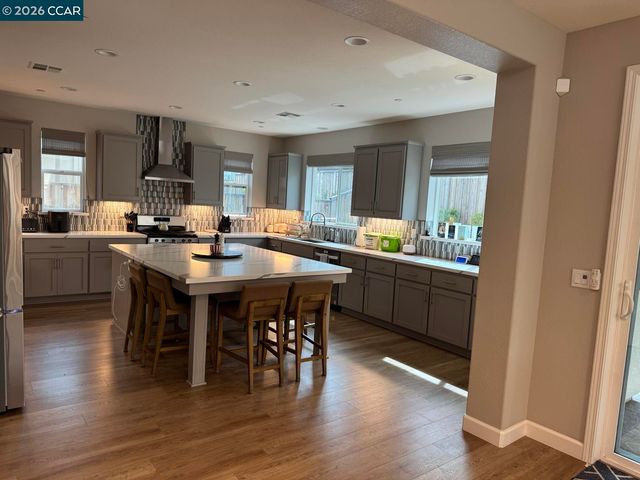 725 Frazier Dr, Oakley, CA 94561