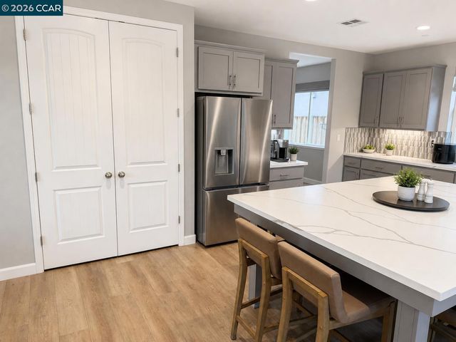 725 Frazier Dr, Oakley, CA 94561