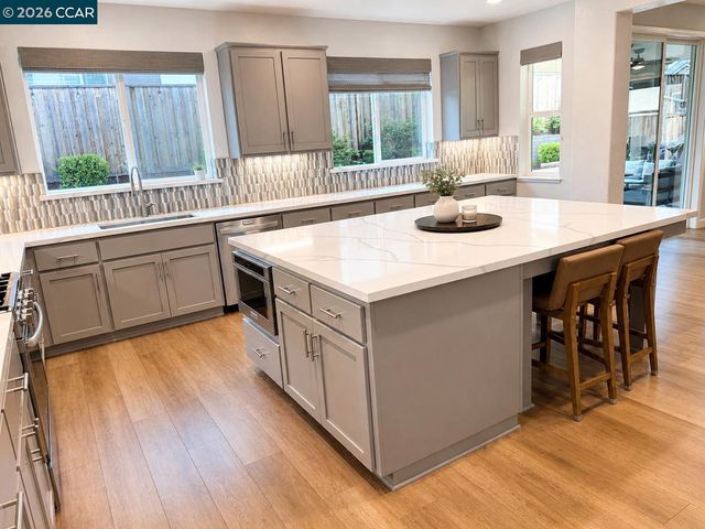 725 Frazier Dr, Oakley, CA 94561