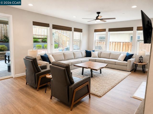 725 Frazier Dr, Oakley, CA 94561