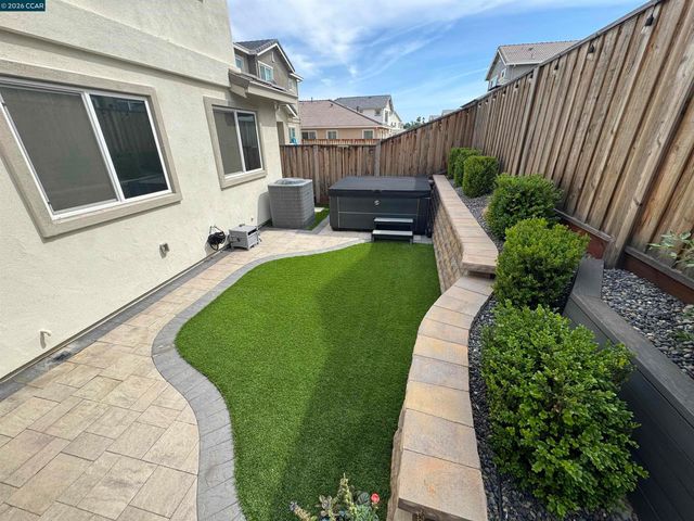 725 Frazier Dr, Oakley, CA 94561