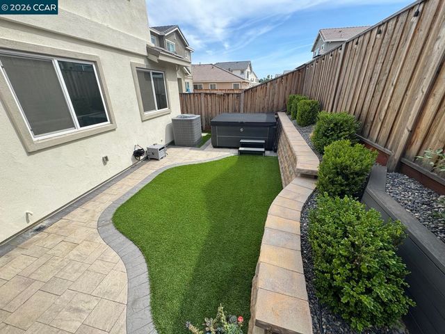 725 Frazier Dr, Oakley, CA 94561