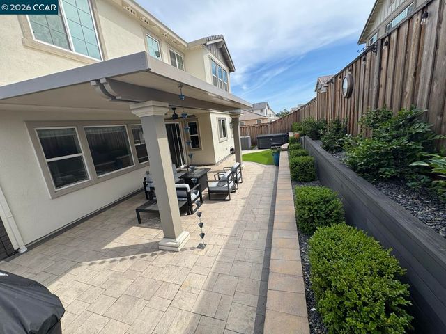 725 Frazier Dr, Oakley, CA 94561