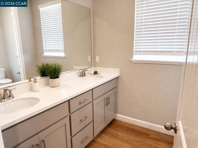 725 Frazier Dr, Oakley, CA 94561