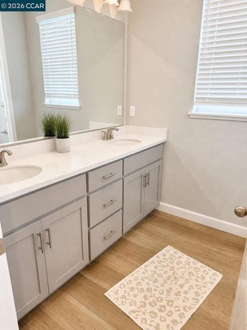 725 Frazier Dr, Oakley, CA 94561