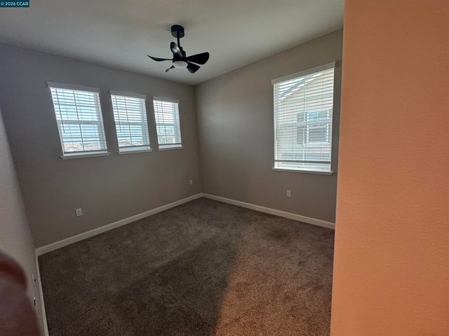 725 Frazier Dr, Oakley, CA 94561