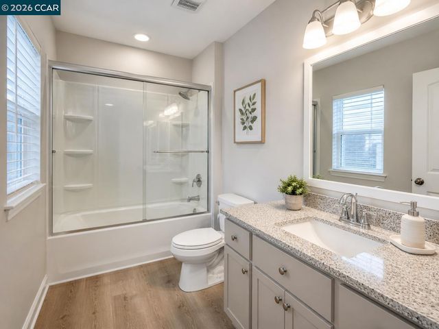725 Frazier Dr, Oakley, CA 94561