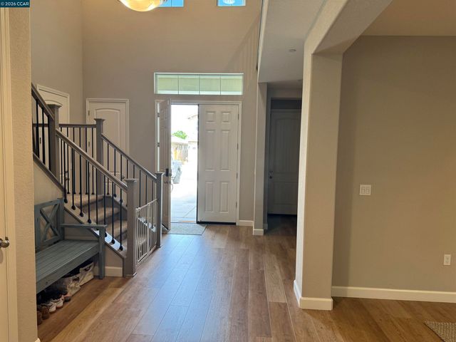 725 Frazier Dr, Oakley, CA 94561