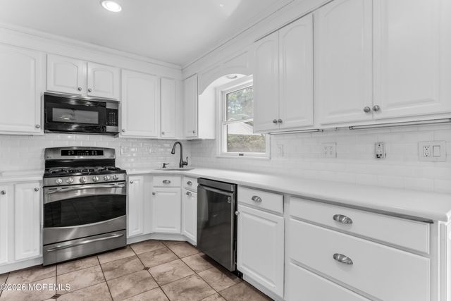 64 Livingston Lane, Manalapan, NJ 07726