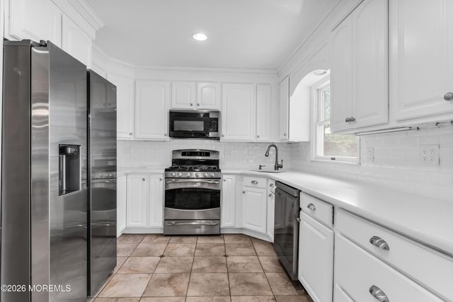 64 Livingston Lane, Manalapan, NJ 07726