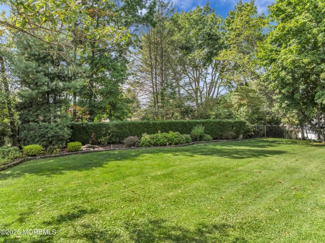 64 Livingston Lane, Manalapan, NJ 07726