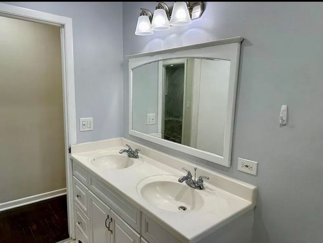 8816 Kenton Avenue, Skokie, IL 60076