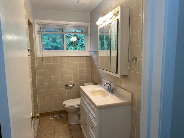 8816 Kenton Avenue, Skokie, IL 60076