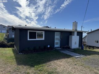 1906 Ne 69TH St, Lincoln City, OR 97367