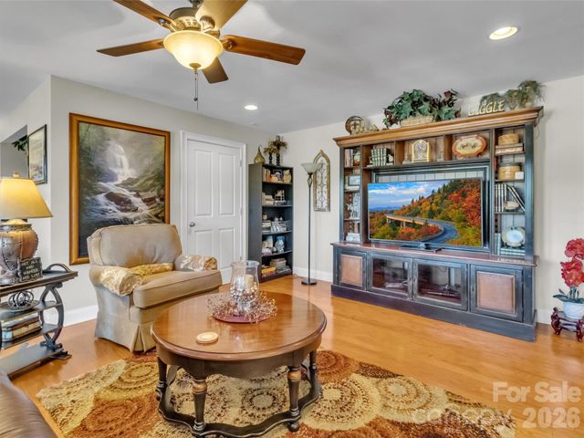 49 Kenai Trail, Waynesville, NC 28786