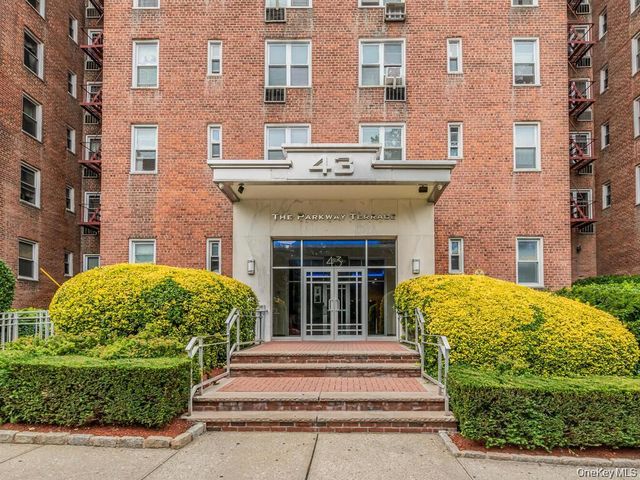 43 Bronx River Road 8A, Yonkers, NY 10704