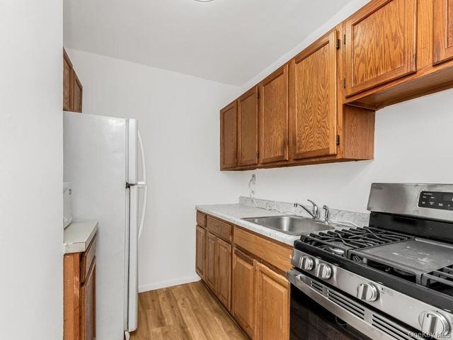 43 Bronx River Road 8A, Yonkers, NY 10704
