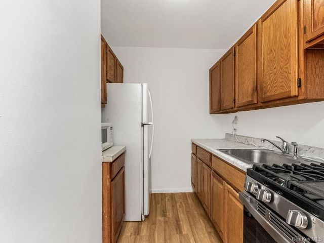 43 Bronx River Road 8A, Yonkers, NY 10704