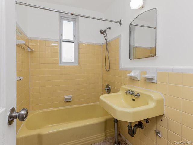 43 Bronx River Road 8A, Yonkers, NY 10704