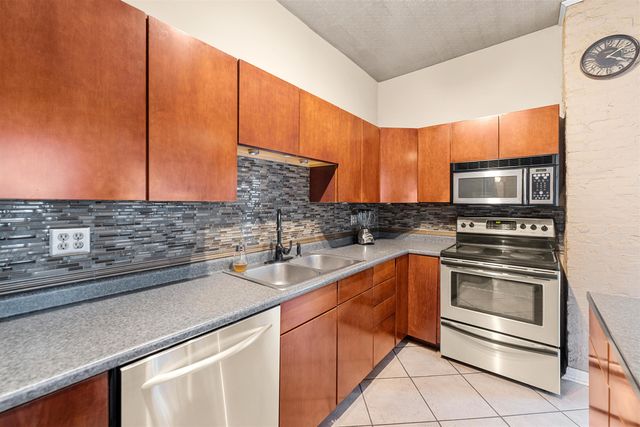 158 S 10th St, Salina, KS 67401