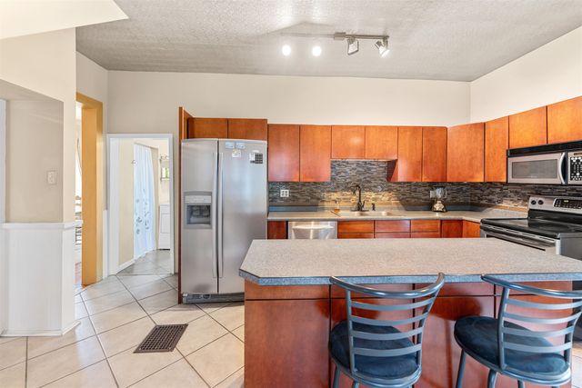 158 S 10th St, Salina, KS 67401