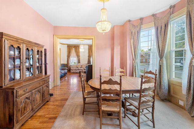 158 S 10th St, Salina, KS 67401