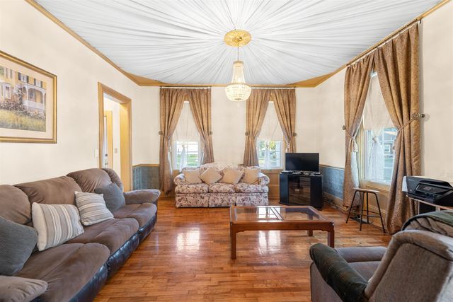 158 S 10th St, Salina, KS 67401