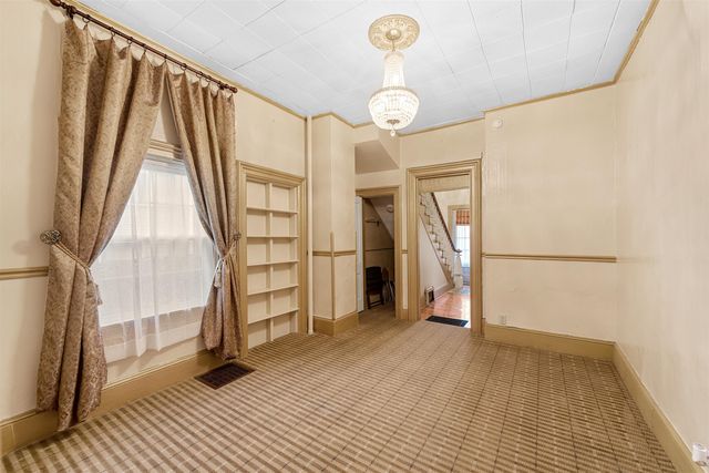 158 S 10th St, Salina, KS 67401