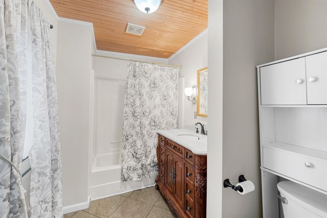 158 S 10th St, Salina, KS 67401