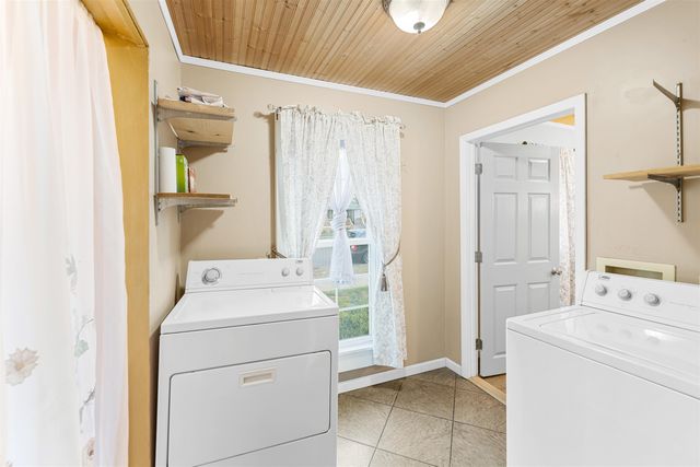 158 S 10th St, Salina, KS 67401