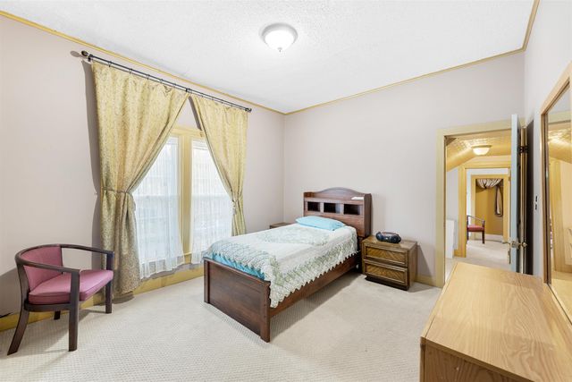 158 S 10th St, Salina, KS 67401