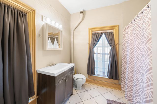 158 S 10th St, Salina, KS 67401