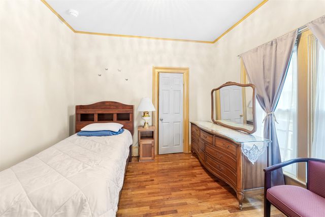 158 S 10th St, Salina, KS 67401