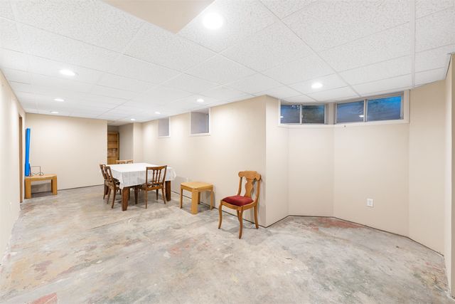 158 S 10th St, Salina, KS 67401