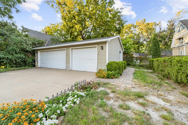 158 S 10th St, Salina, KS 67401