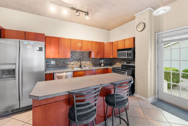 158 S 10th St, Salina, KS 67401