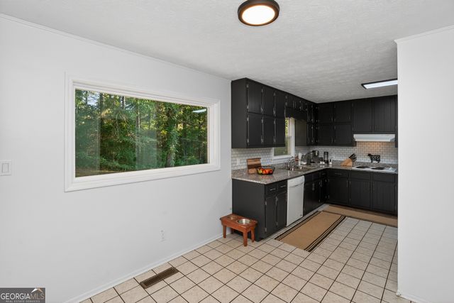 662 Highway 18 W, Barnesville, GA 30204
