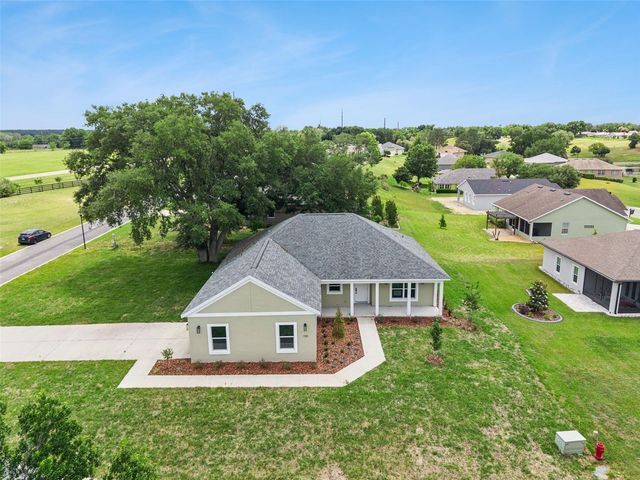 100 FAIRWAY CIRCLE, Umatilla, FL 32784