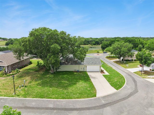 100 FAIRWAY CIRCLE, Umatilla, FL 32784