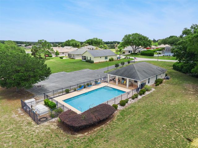 100 FAIRWAY CIRCLE, Umatilla, FL 32784