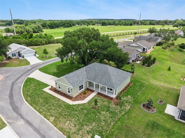 100 FAIRWAY CIRCLE, Umatilla, FL 32784