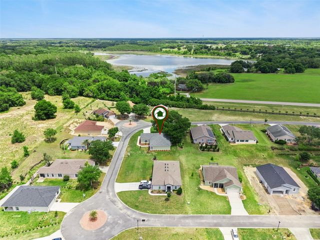 100 FAIRWAY CIRCLE, Umatilla, FL 32784