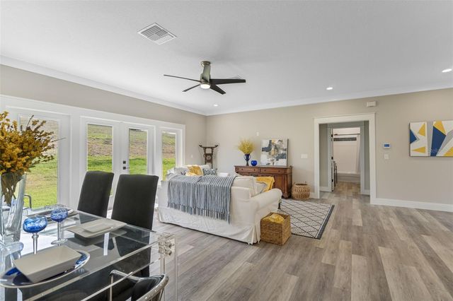 100 FAIRWAY CIRCLE, Umatilla, FL 32784
