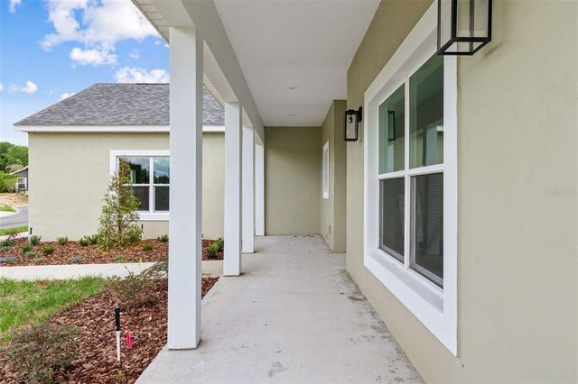 100 FAIRWAY CIRCLE, Umatilla, FL 32784