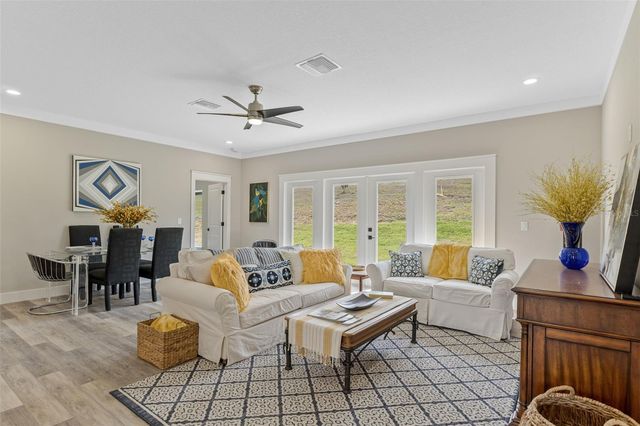 100 FAIRWAY CIRCLE, Umatilla, FL 32784