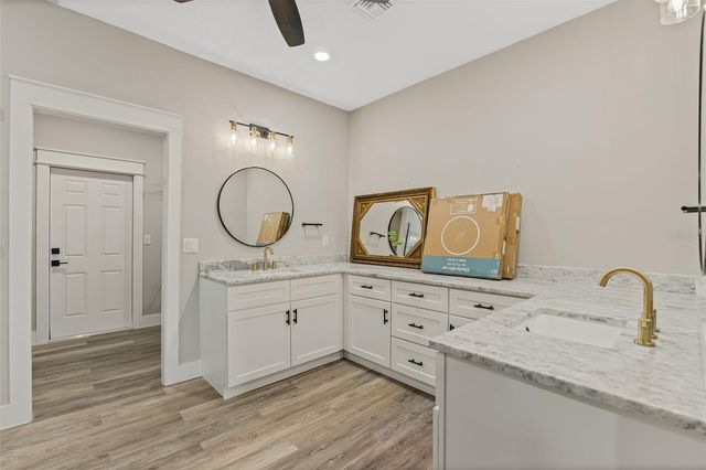 100 FAIRWAY CIRCLE, Umatilla, FL 32784