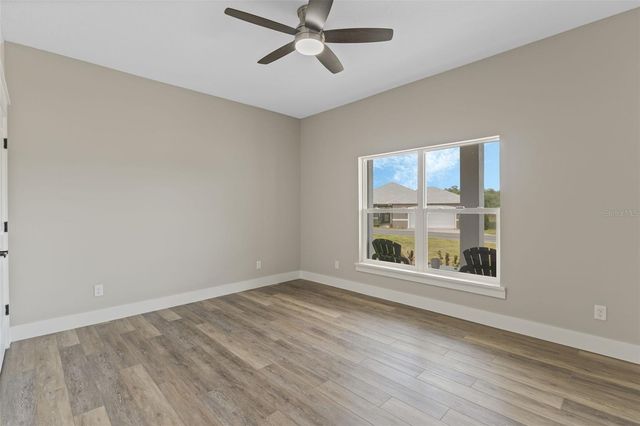 100 FAIRWAY CIRCLE, Umatilla, FL 32784
