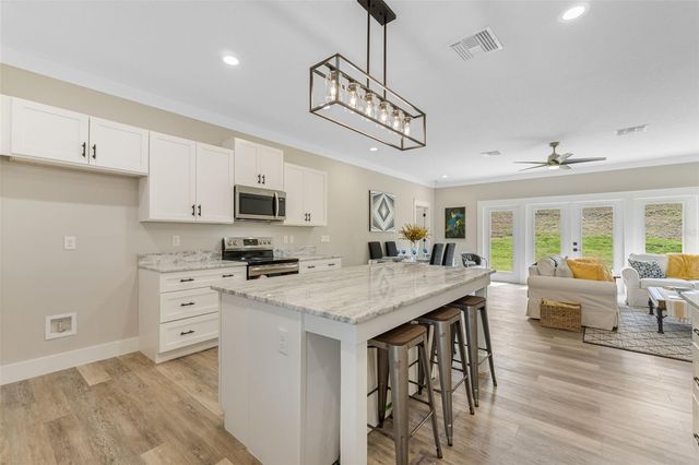 100 FAIRWAY CIRCLE, Umatilla, FL 32784