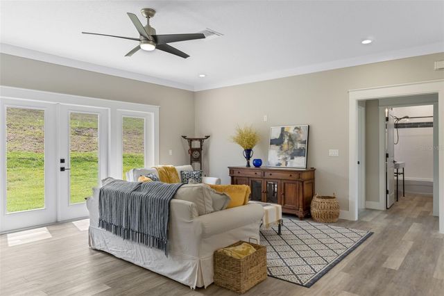100 FAIRWAY CIRCLE, Umatilla, FL 32784